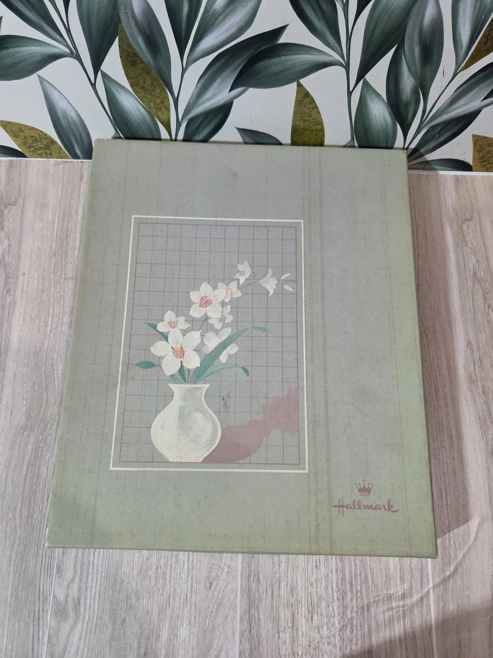 Vintage Hallmark Boxed Stationery Set Orchid Vase 32 Sheets 16 Envelopes